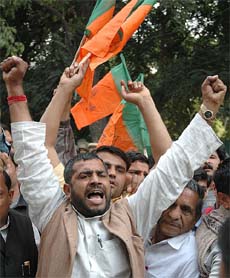 BJP activists during the protest against AICC President Sonia Gandhi on the Jharkhand government formation issue