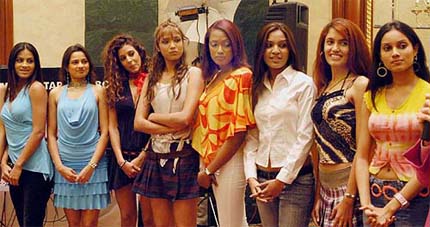 Contestants of  Megamodel Contest 2005 posing for the media