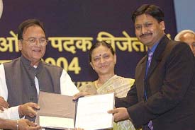 Snooker player Alok Kumar receives an award from Union Sports Minister Sunil Dutt in New Delhi on Wednesday. 