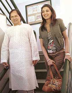Sonali Bendre and Farooq Sheikh in town for their play Aapki Soniya