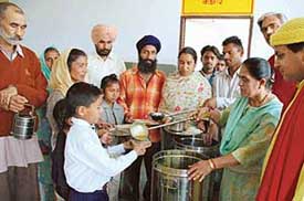 Members of the Vishwas Foundation serve free langar to poor patients and their