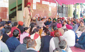 BSNL employees stage a dharna in front of their office in Ludhiana