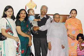 The family members of Dr Ravi Gupta flanked by Abdul Razzaqs wife, Aisha, and Yousuf Youhanas wife, Tania, and her son at their residence