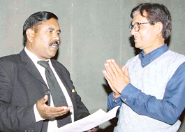 Khaakzadah M. Anwar Kamal with his Indian host 