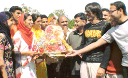 Students from Pakistan welcomed by students of Nehru Memorial Government College, Mansa, at Kalagram in Chandigarh on Thursday. 