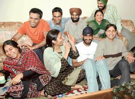 The Rangpurias with their Pakistani guests share happy time at their Sector 49 residence in Chandigarh on Friday.