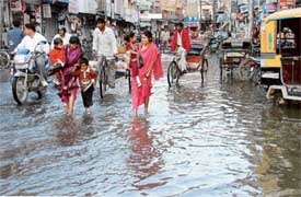 The Mata Rani road in Ludhiana was filled with water due to leakage in an MC water tank on Friday