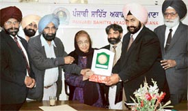 Members of the Punjab Sahitya Akademi, Ludhiana, honour eminent Pakistani short story writer Afzal Tauseef, at a function organised at Punjabi Bhavan