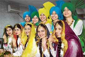 Medical students at the closing ceremony of the NOZIT-2005 Sports Festival held 