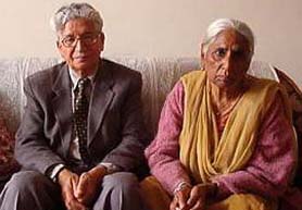 Farkhanda Lodhi (right) and her husband Sabir Lodhi.