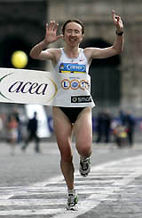 Russias Silviya Skvortsova crosses the finish line to win the 2005 Rome City Marathon