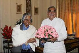 Haryana Chief Minister Bhupinder Singh Hooda greets the President, Dr A.P.J. Abdul Kalam, at Rashtrapati Bhavan in New Delhi on Monday.