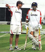 Indian captain Sourav Ganguly and his Pakistani counterpart Inzamam-ul-Haq chalk out strategies with their respective coaches John Wright and Bob Woolmer 
