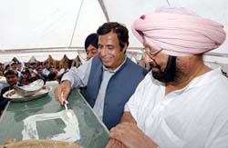 Chief Minister of Pakistan Punjab, Chuadhary Pervaiz Elahi, and his Indian counterpart, Capt Amarinder Singh, lay the foundation stone of the Nankana Sahib-Mananwala road in Lahore on Thursday. 