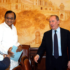 Managing Director of International Monetary Fund (IMF) Rodrigo de Rato (R) with Union Finance Minister P. Chidambaram (L) prior to a meeting in New Delhi on Saturday.