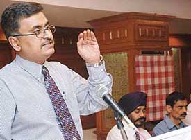 Mr Alok Krishan addresses a seminar on VAT in Chandigarh on Saturday
