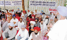 Members of the Kendriya Punjabi Lekhak Sabha hold a rally in support of their demands in Chandigarh on Tuesday. 