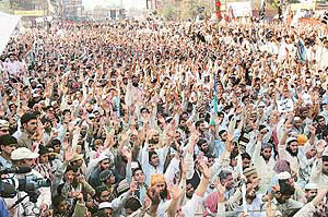 Supporters of Pakistan's Opposition Islamic Alliance attend an anti-Musharraf rally in Lahore on Wednesday. Several thousand supporters of the alliance rallied from Rawalpindi to Lahore against the policies of President Pervez Musharraf. 