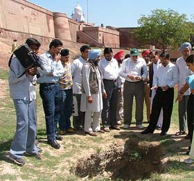 Mr Sukhminder Singh Chahal, NRI, along with district officials, examines a big hole on the fort premises which is suspected to be an opening of a tunnel linking Gobindgarh Fort with another fort situated at a far away distance