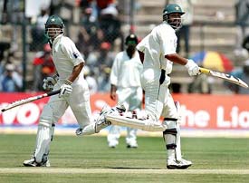 Pakistan's captain Inzamam-ul-Haq and Younis Khan run between the wickets on the first day's play of the third cricket Test match in Bangalore