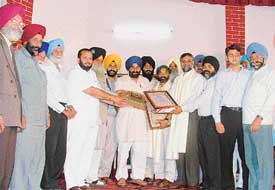 Rajvinder Singh and Tej Partap Singh Sandhu being given Dr Mohinder Singh Randhawa Award at Sahnewal