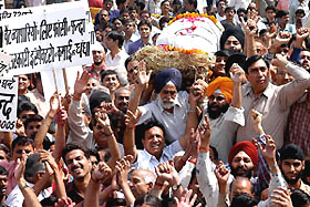 Sadar Bazar traders protesting against the proposed implementation of VAT in the Capital on Tuesday