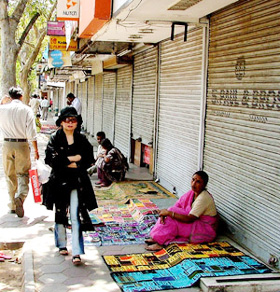 Delhi's Janpath Market wears an almost deserted look during the Bharat Bandh call against VAT