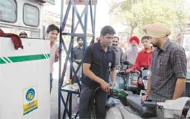 A heavy rush of customers at a petrol station on the Ferozepore road in Ludhiana, which was open despite a bandh against VAT