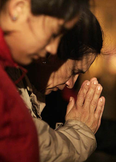 Faithful pray for Pope John Paul's health in front of Saint Peter's Basilica at the Vatican on March 31. "The Pope, who health deteriorated suddenly on Thursday, has received the Roman Catholic sacrament reserved for the sick and dying," Italian media reported then. 