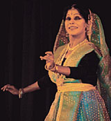 Kathak danseuse Shovana Narayan paying tributes to K.L. Saigal at India International Centre in the Capital