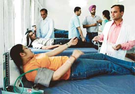 Students donate blood in Ludhiana 