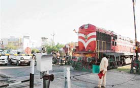 Vehicular traffic held up at the Shastri Nagar railway crossing as the bar at the level crossing got stuck for a couple of hours on Tuesday morning