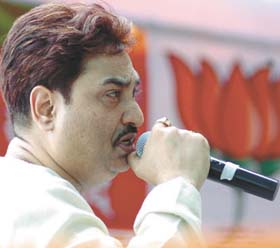 Kumar Sanu performing at the Silver Jubilee celebration of the BJP at Ambedkar Stadium in the Capital