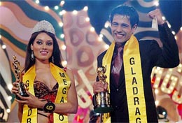 Niki DSouza and Pawan Tejpal after winning the Gladrags Mega Model manhunt contest, 2005, in Mumbai late on Saturday night.