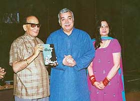 M.L. Koser, Director, Pracheen Kala Kendra, releases a book by Vinod Bhardwaj in Chandigarh