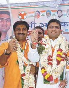 Indian Youth Congress president Ashok Tanwar and Delhi Youth Congress president Rajesh Lolotia being felicitated at a function organised by the Delhi Youth Congress in the Capital