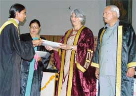 The Vice-Chairperson of the Planning Board, Punjab, Dr Ishar Judge Ahluwalia, gives away degree to a graduate at a convocation at Arya College in Ludhiana