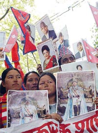 Pro-monarchy supporters demonstrate in favour of Nepals King Gyanendra and Queen Komal 