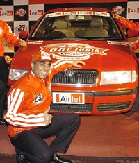 Mr Sunil Bharti Mittal, Chairman and MD, Bharti Televentures, launches the One India Challenge car rally in New Delhi on Tuesday.
