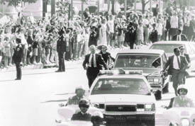 Clint Eastwood and Rene Russo in The Line of Fire