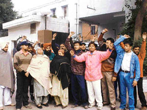 Patients protesting in front of a hospital in Ludhiana