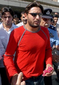 Pakistan's firebrand bastman Shahid Afridi arrives at Karachi airport from New Delhi