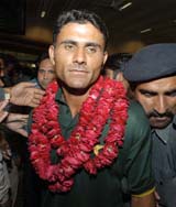 Abdul Razzaq arrives at Lahore airport in Pakistan from India on Monday