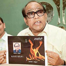 Sardar Anjum introduces his latest poetic collection Lakeerain to be released in