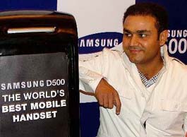Virender Sehwag launches Samsung D500 at Lakme India Fashion Week, 2005