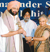 The Chief Minister of Punjab, Capt Amarinder Singh, is honoured by Delhi Chief Minister Sheila Dikshit at a felicitation function organised by the Delhi Sikh Gurdwara Management Committee and Shiromani Akali Dal in New Delhi on Sunday.