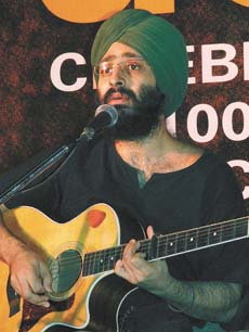 Rabbi Shergill celebrates the massive sale of his cassette, RABBI, at a press conference in the Capital