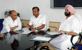 Punjab Chief Minister Amarinder Singh accompanied by Punjab Finance Minister Surinder Singla call on Union Minister of Road Transport and Highways T.R. Baalu in his office in New Delhi on Tuesday.