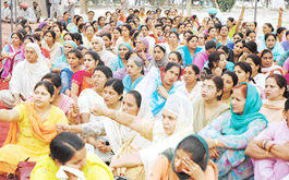 Teachers hold a rally to protest against the move to privatise education, in Ludhiana on Wednesday.