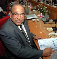 RBI Governor Y.V.Reddy announces Credit Policy for 2005-2006 at bankers meet in Mumbai on Thursday.